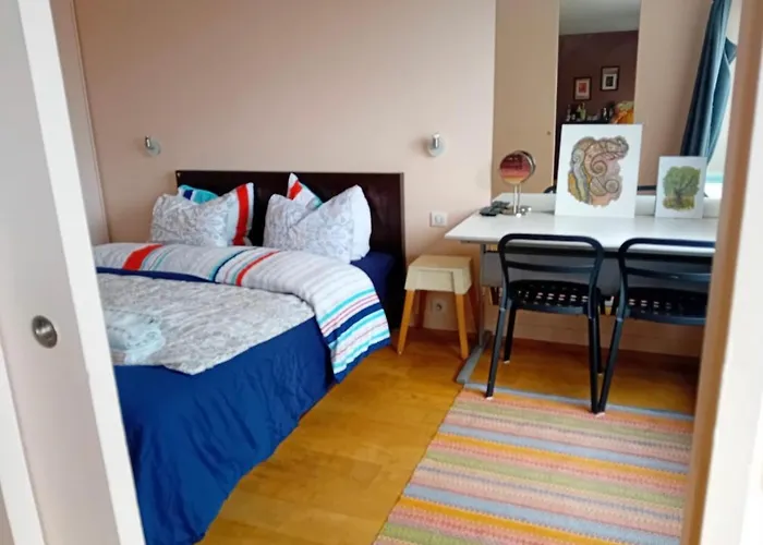 Charm 10min Walk Eiffel Tower Апартаменты *