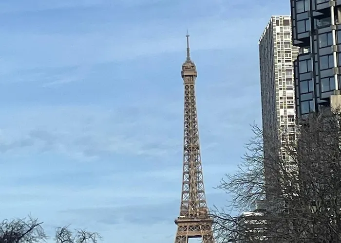 Апартаменты Charm 10min Walk Eiffel Tower Париж
