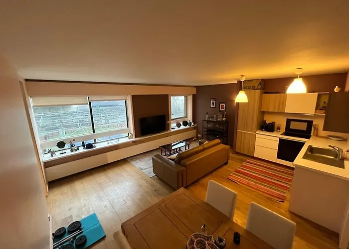 Апартаменты Charm 10min Walk Eiffel Tower